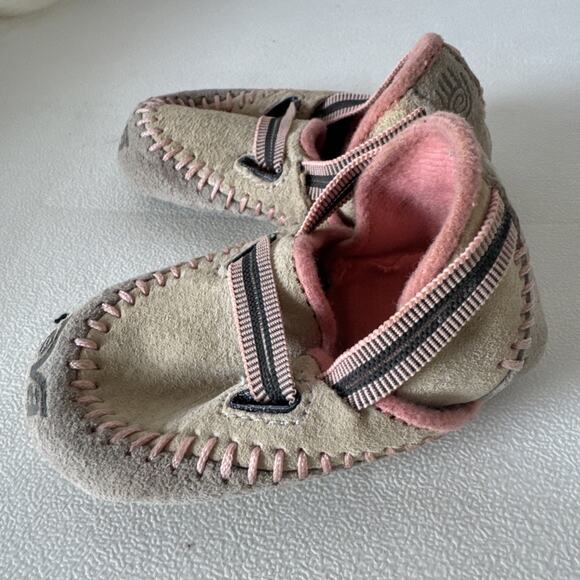 Teva Baby Shoes Tan & Pink Adjustable Small Medium 0-3-6 Soft Sole Crib Slippers - Picture 2 of 9
